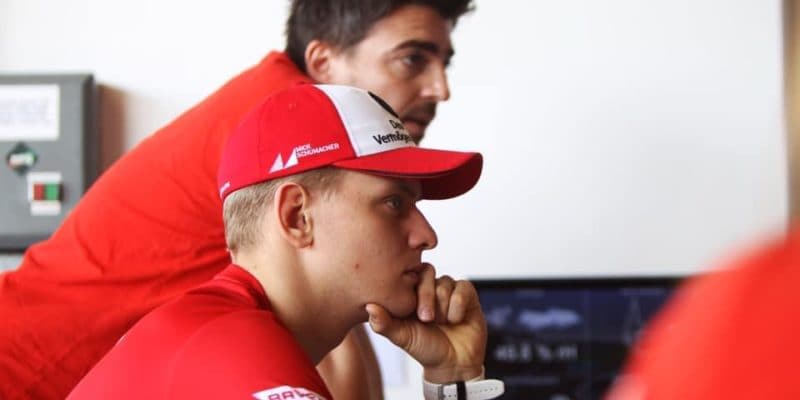 Mercedes vzdal „boj“ o Micka Schumachera
