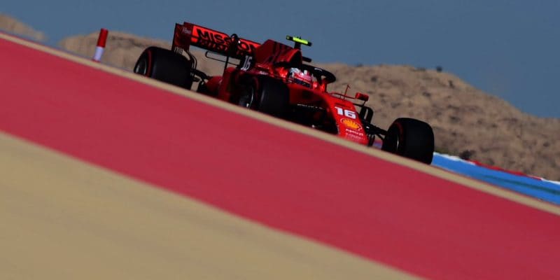 V závěrečném tréninku na GP Bahrajnu Ferrari o 0,7s rychlejší než Mercedes