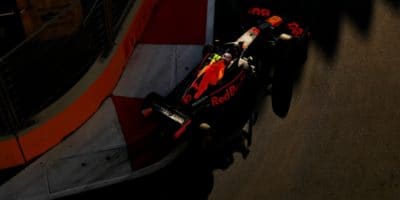 Gasly překročil limit průtoku paliva