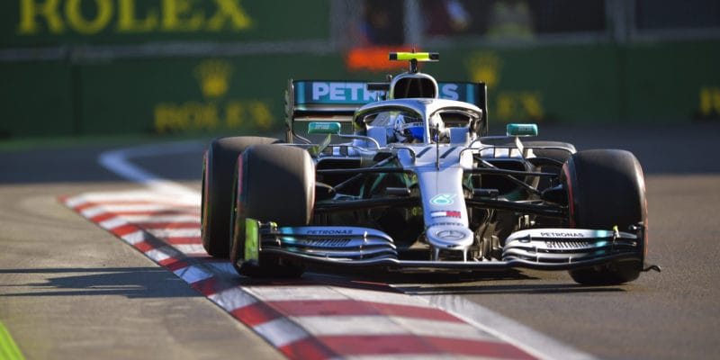 Bottas ustál tlak Hamiltona a vítězí v Baku!