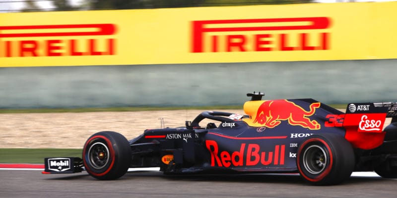 Verstappen věří, že ve středu sezóny může bojovat o vítězství