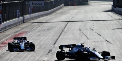 Russellovo poškozené šasi je připraveno do Barcelony