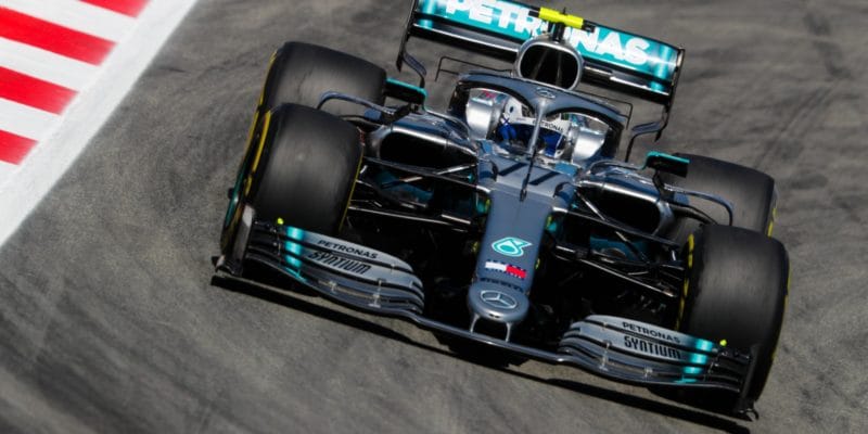 Odpoledne Bottas těsně před Hamiltonem, Ferrari ztrácí