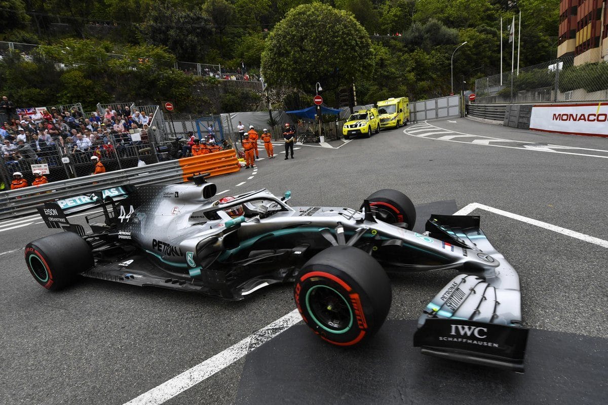 Mercedes dominuje druhému tréninku v Monaku