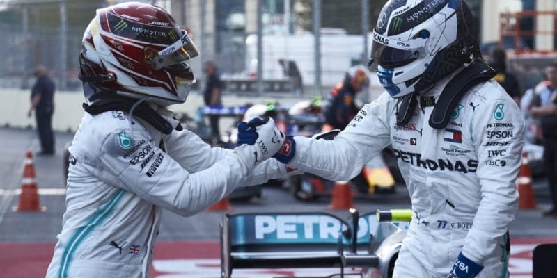 Proč Lewis Hamilton ztratil čas během VSC?