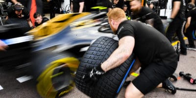 Jezdecké duo Haasu vidělo černé vlajky
