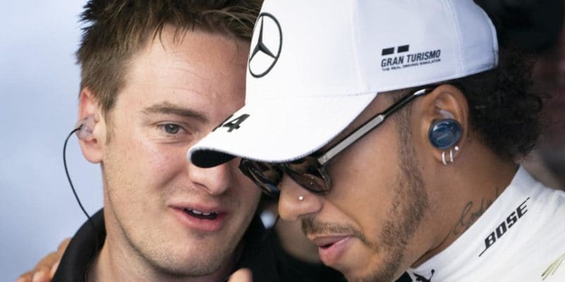 Hamilton má z Vettelovy pole position radost