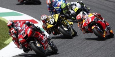 Pravidla MotoGP by mohla být příkladem pro F1