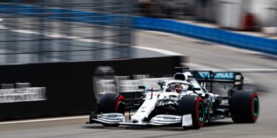 Kvalifikaci vyhrál Hamilton, katastrofa u Ferrari