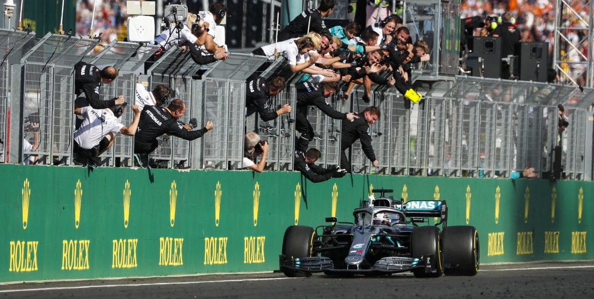 Závod na Hungaroringu vyhrál Lewis Hamilton