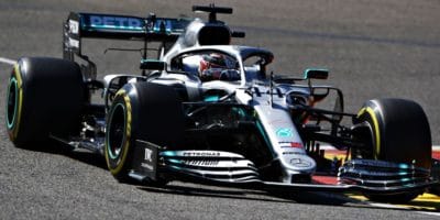Je nebezpečné se po trati pohybovat 8 km/h, říká Hamilton