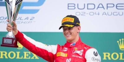 Mick Schumacher vyhral svoj prvý závod vo Formuli 2