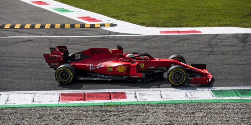 Vettel se přiblížil zákazu startu