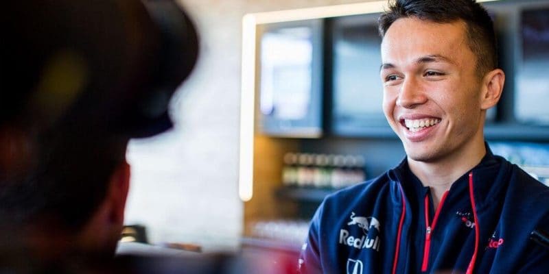 Hamilton doufá, že Red Bull „nevyplivne“ Albona