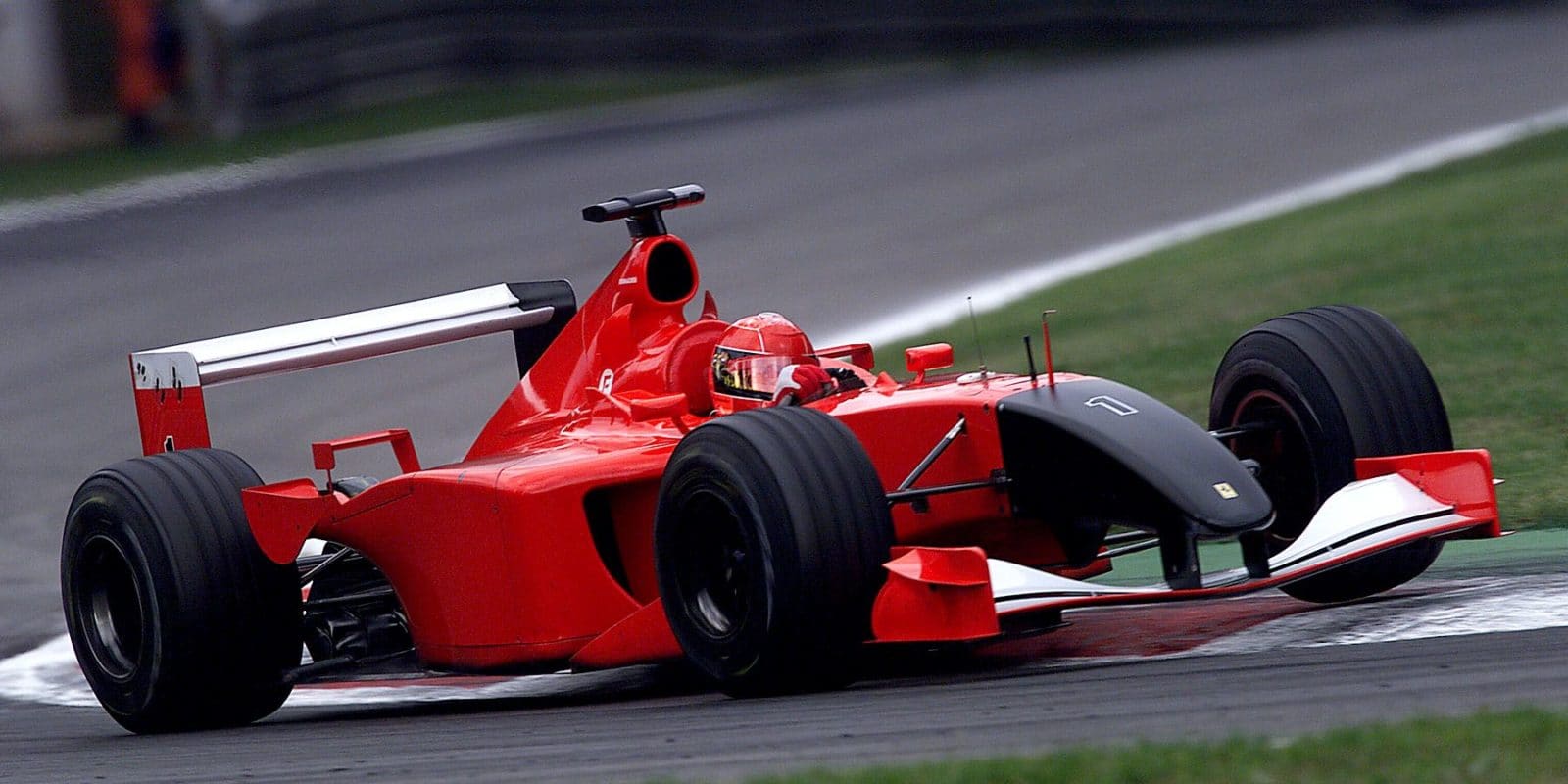 F1 po 11. září: V Monze startovalo červenočerné Ferrari
