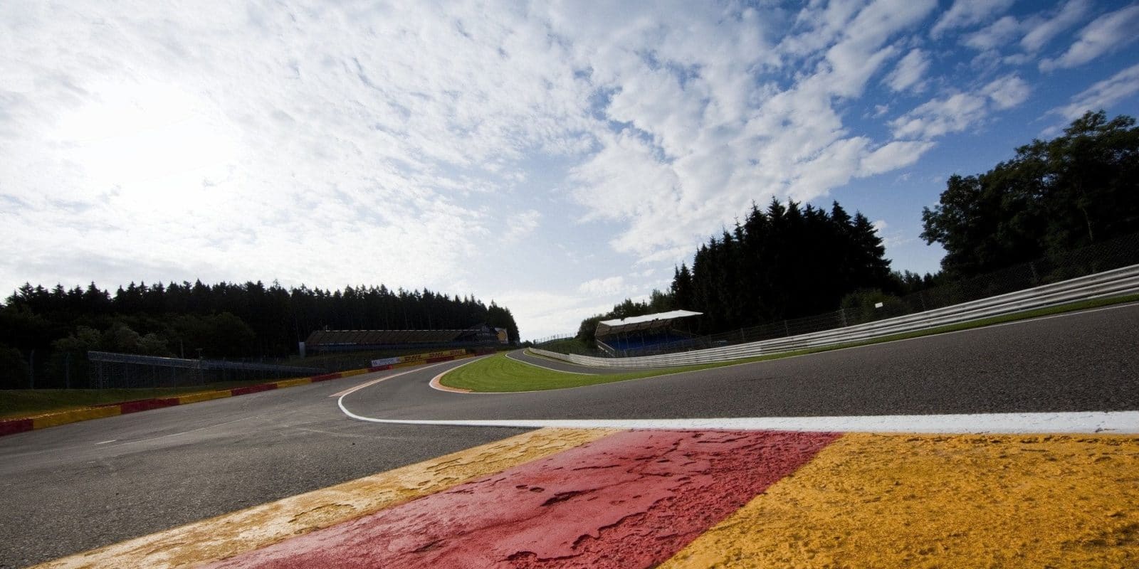 Nedělní závod Formule 2 zrušen