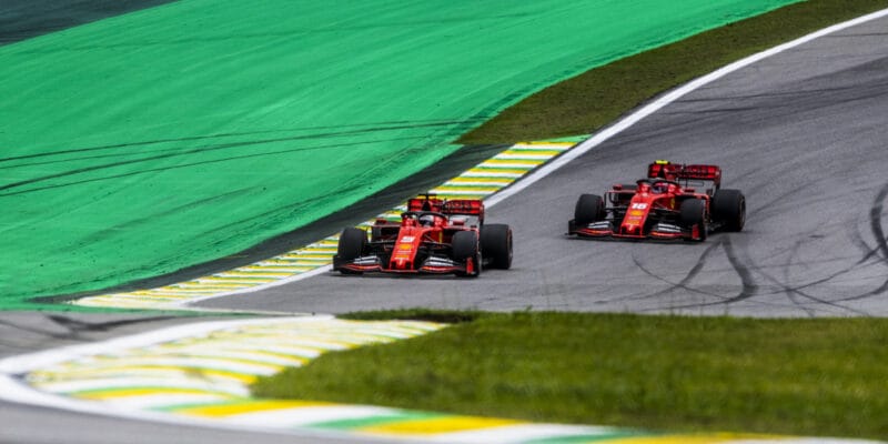 Piloti Ferrari musí na kobereček před komisaře