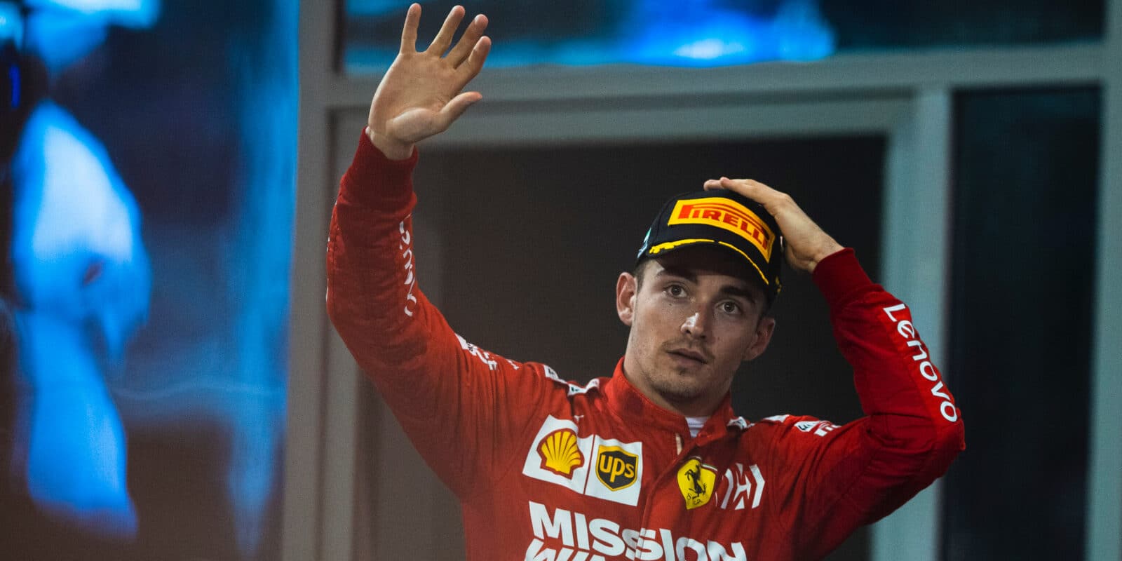 Leclerc rozdrtil konkurenci, virtuální závod ovládl stylem start-cíl
