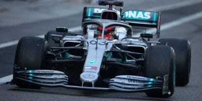 Středa v Abú Zabí: Russell na vrcholu, Leclerc ve zdi