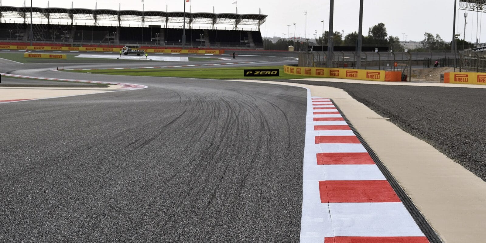 Další měsíc a půl bez F1, Bahrajn i Vietnam odložen
