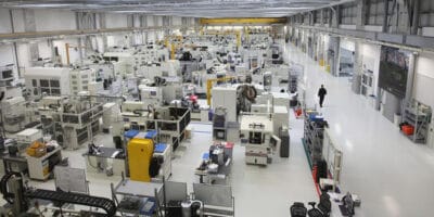 Týmy sídlící v Británii pomohou s výrobou ventilátorů