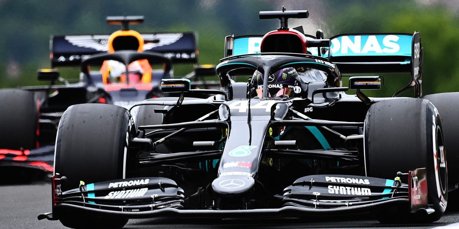 Lewis Hamilton očekává těsnější kvalifikaci