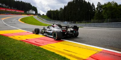Prvnímu tréninku ve Spa dominovali jezdci Mercedesu