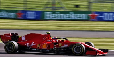 Vettel se trápil, Leclerc měl obrovské štěstí