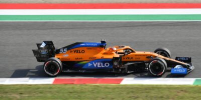 Pokles formy McLarenu je špatný vtip, říká Sainz