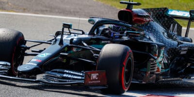 V Monze vyhrál kvalifikaci Hamilton, ostuda pro Ferrari