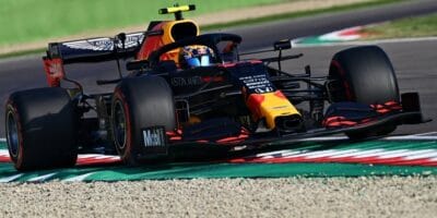 Red Bull predĺžil Albonovi ultimátum do Abú Zabí