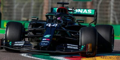 VC Emilia-Romagna vyhrál Hamilton, Verstappen měl defekt