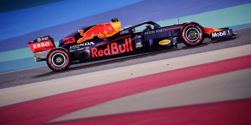 Red Bull doufá, že zítra dokáže bojovat s mercedesy
