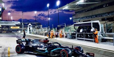 Hamilton se fyzicky trápil během závodu v Abú Zabí po zotavení z covidu-19