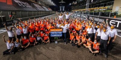 Sainzovi je odpuštěno, McLaren si vybojoval 3. místo v Poháru konstruktérů