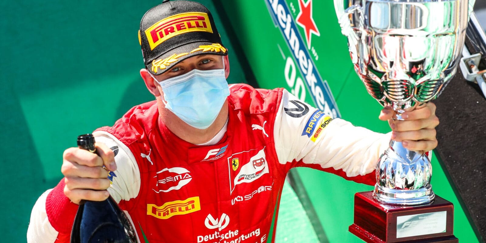 Mick Schumacher se stal šampionem formule 2