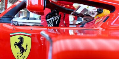 Šok pro tifosi: Sainz je šel po testu pozdravit