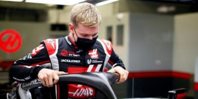 Schumacher: Haas vie, prečo si vybral nováčikov