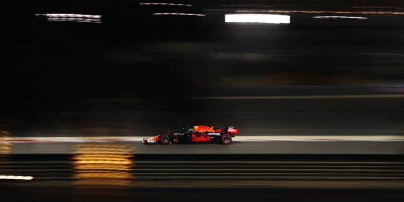 První kvalifikaci sezóny v Bahrajnu ovládl Max Verstappen