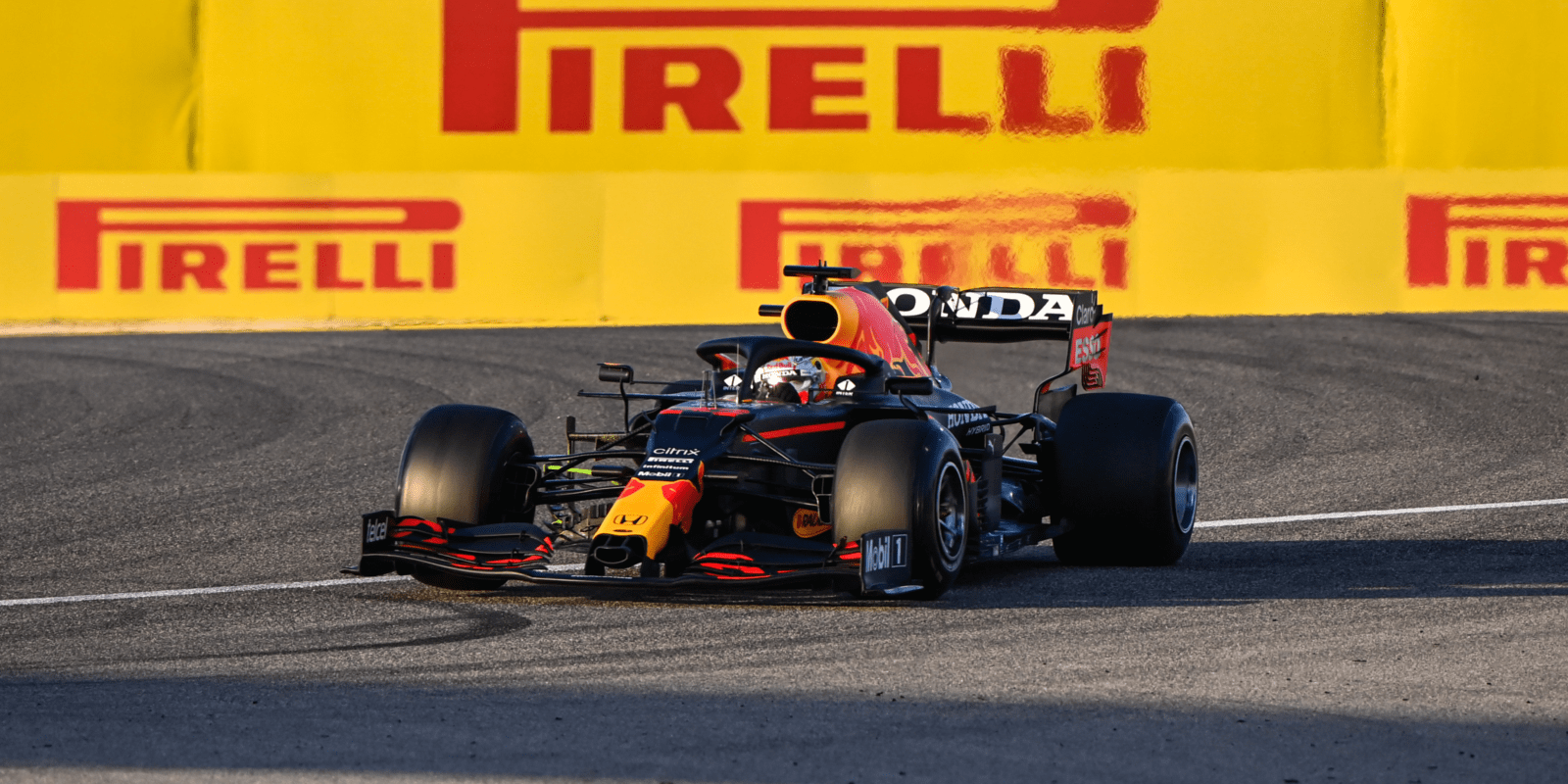 Verstappen: Bylo by od Red Bullu „hloupé“ si myslet, že je před Mercedesem