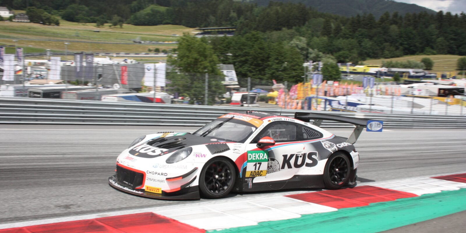 Úvod NLS: Jezdci Porsche triumfovali na Nürburgringu
