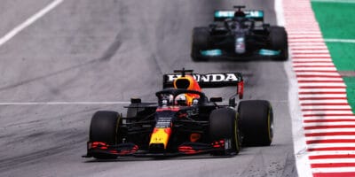 Hamilton vděčný týmu, Verstappen čekal porážku