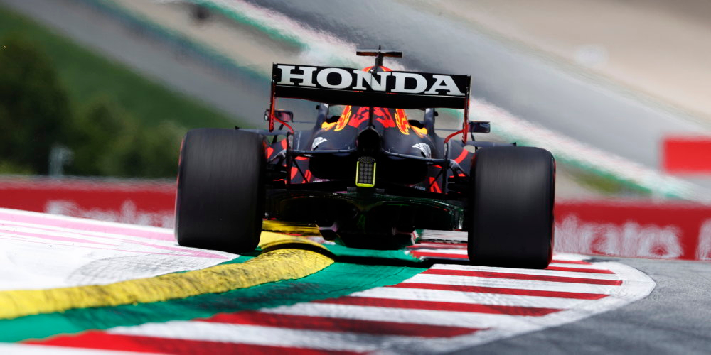 Verstappen opět nejrychleší v tréninku, Mercedes ztrácí