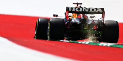 Verstappen v tréninku na čele, Hamilton ztratil 4 desetiny