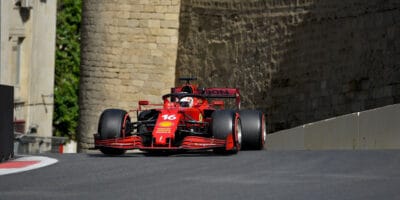 Leclerc získal pole position v hektické kvalifikaci