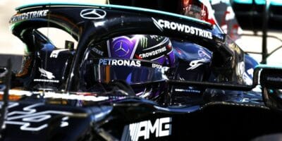 Hodně poškození, málo bodů. Hamilton skončil až čtvrtý