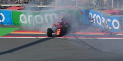 Třetí trénink v Zandvoortu pro Verstappena, Sainz boural