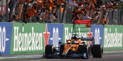 Vestappen skončil na Hamiltonovi, závod vyhrál Ricciardo