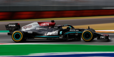 Druhý trénink na Monze: Nejrychlejší Hamilton, Sainz havaroval
