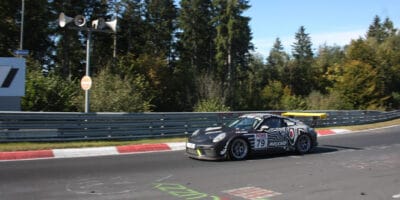 NLS na Nürburgringu: Vítězný comeback Astonu Martin